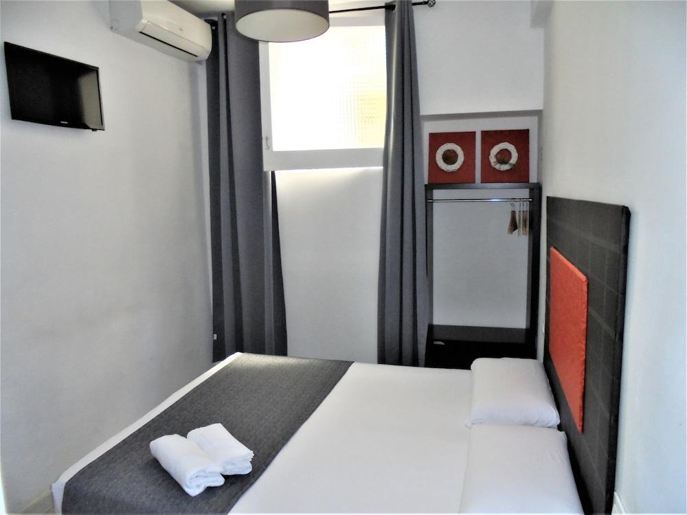 Easy Sants By Bossh! (Adults Only) Hostel Βαρκελώνη Εξωτερικό φωτογραφία