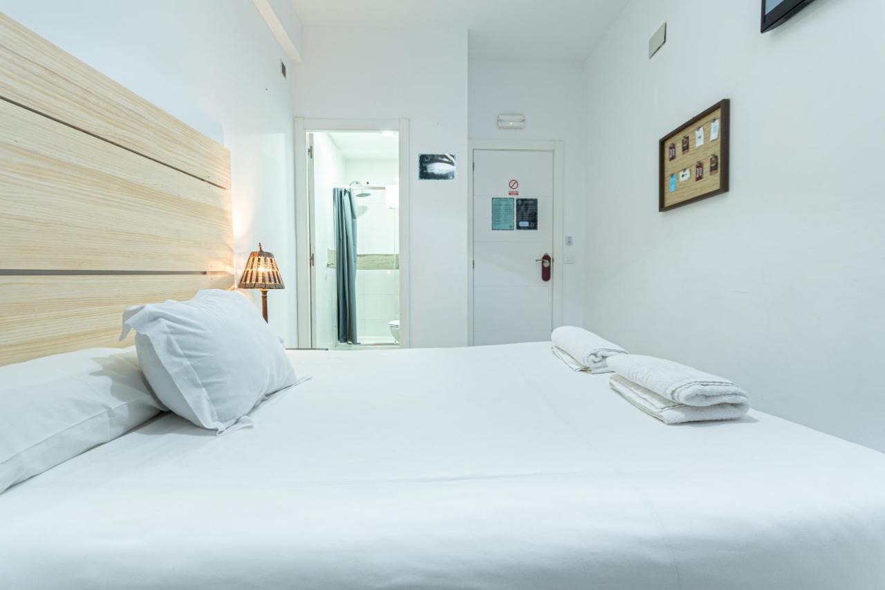 Easy Sants By Bossh! (Adults Only) Hostel Βαρκελώνη Εξωτερικό φωτογραφία
